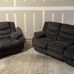 Beautiful Gray Reclining Couch & Loveseat!😍