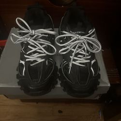 Balenciaga Track (READ DESC)