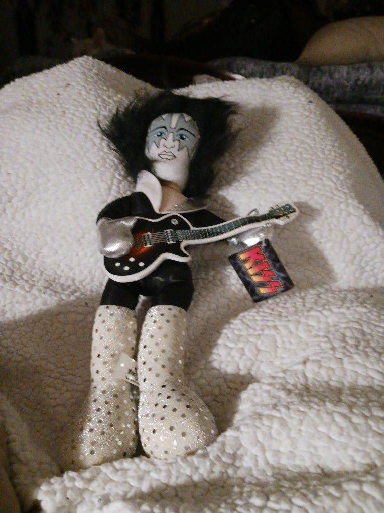 Stuffed Doll Kiss