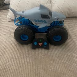 Monster Jam Megalodon 