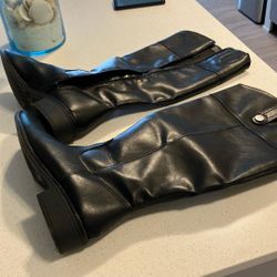 Black Boots 