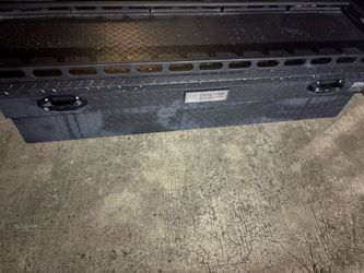 Truck tool box