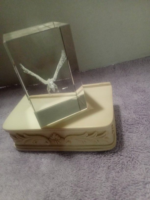 Beautiful Glass Cube With Eagle Inside And Display Base