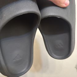 Yeezy Slides Size 8