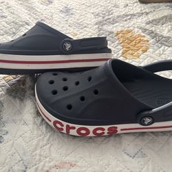 Crocs   Size: Men 7 or Women 9