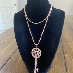 NWOT Elegant Rose Gold Key Pendant Necklace