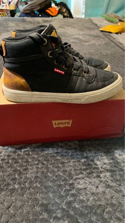 Levi hi too can is sneakers black size 2y