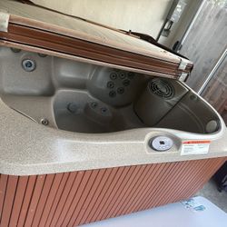 Jacuzzi Premium J-310 W/ Cover and Steps