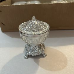 One Dozen Plastic Candle Holders/candy Dish Etc..Local Delivery Now Available. Ask For Terms