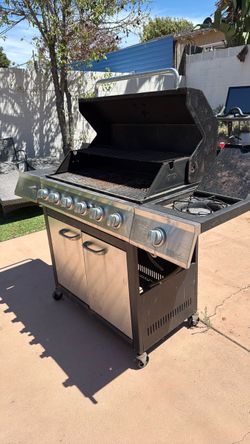 Large Stainless Steel Gas Grill on Wheels