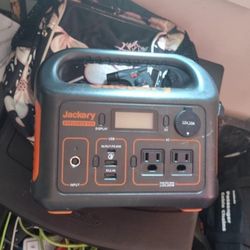 Jackery Explorer300
