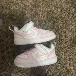 Nike Size 6.5 Toddler Shoes 