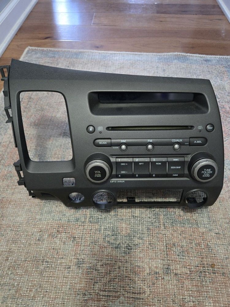 Honda Civic 2007 Radio and Center Panel