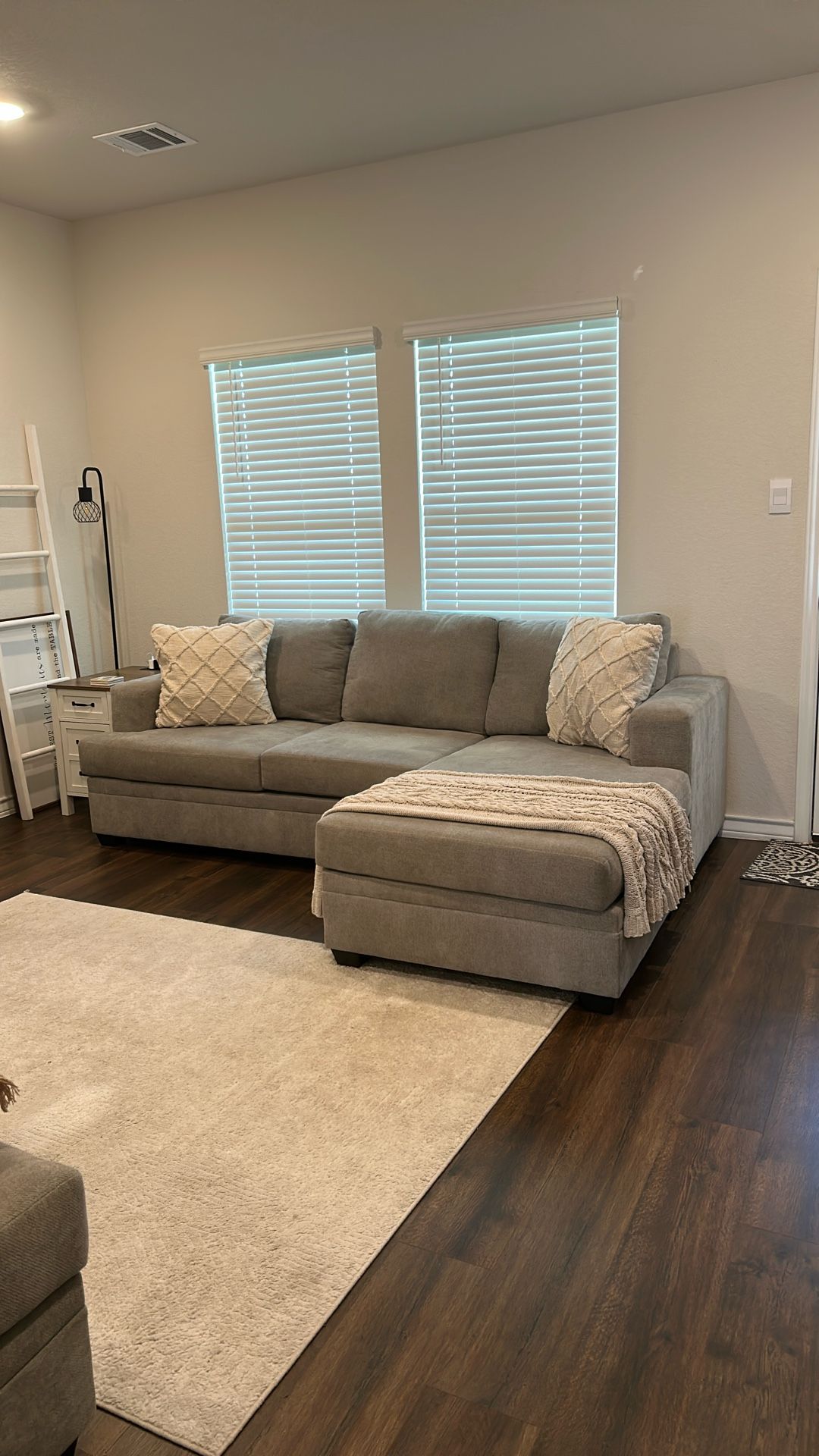 2 Set Sofa