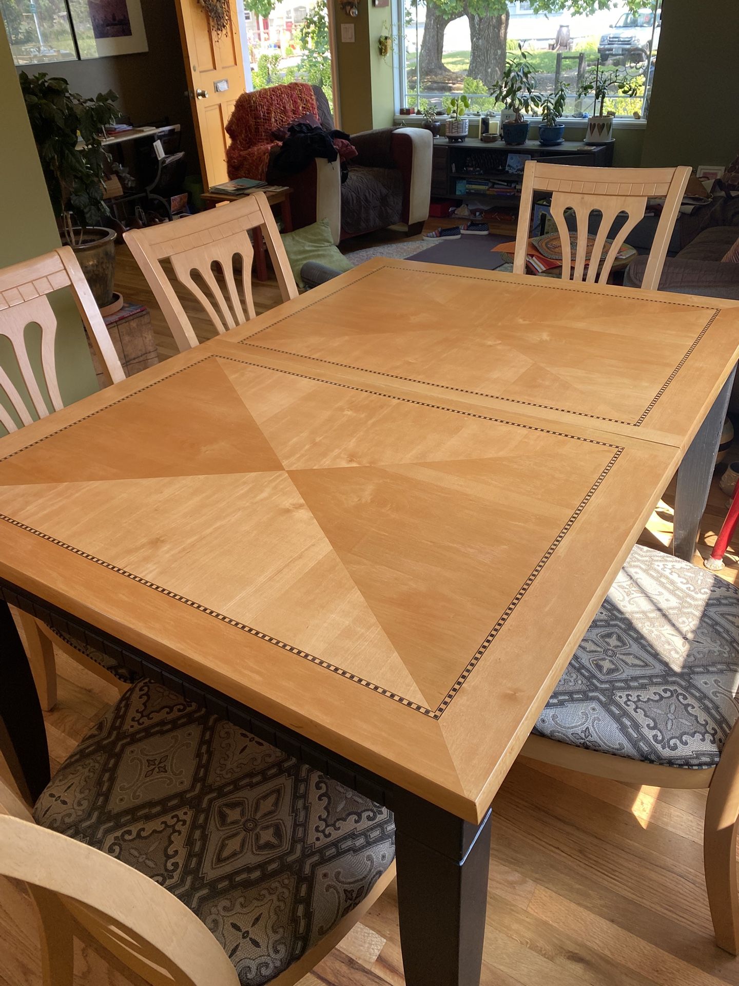Elegant Dining Room Table & 5 Chairs