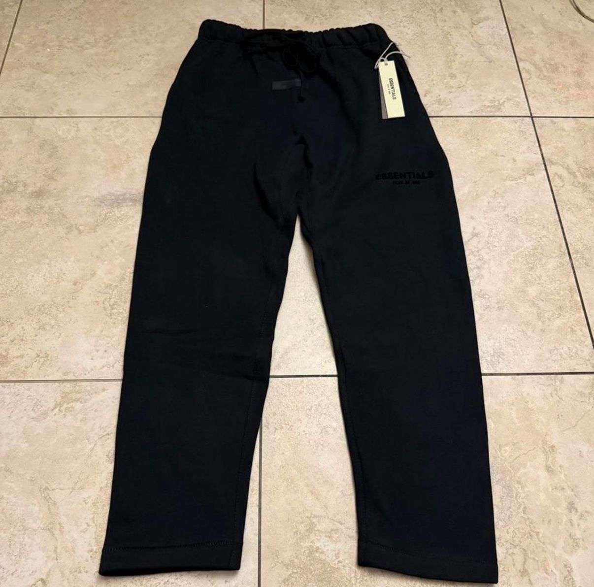 🔥 ESSENTIALS FEAR OF GOD BLACK SWEATPANTS – SIZE L (NEW)