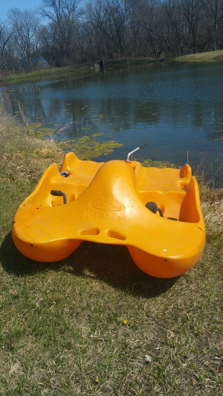 Future Beach water bee paddle boat