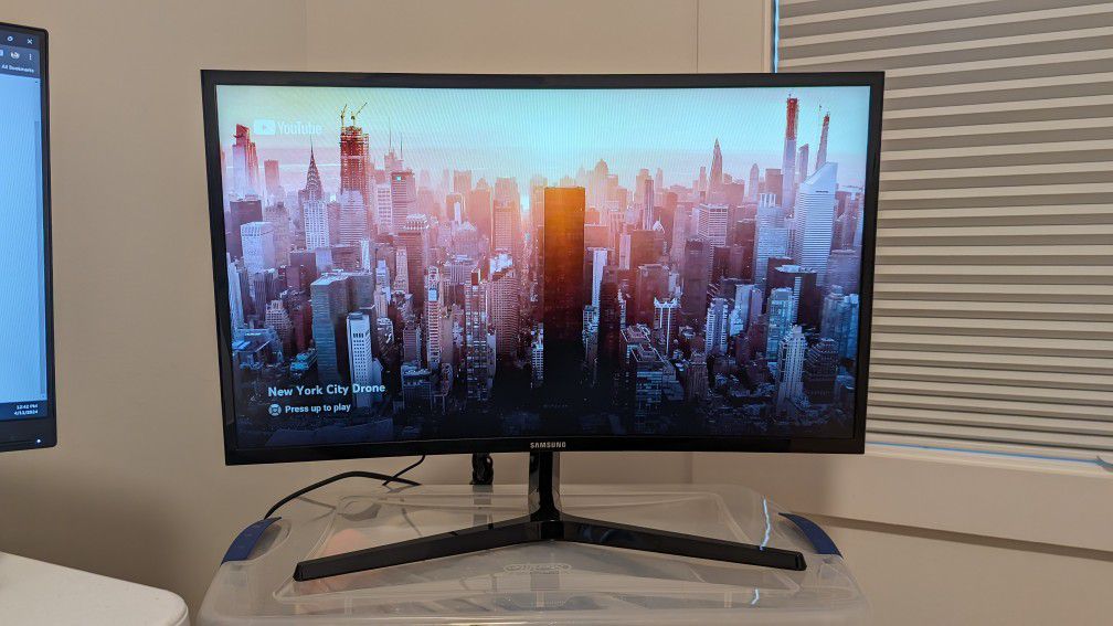 27 Inch Samsung Curved Monitor