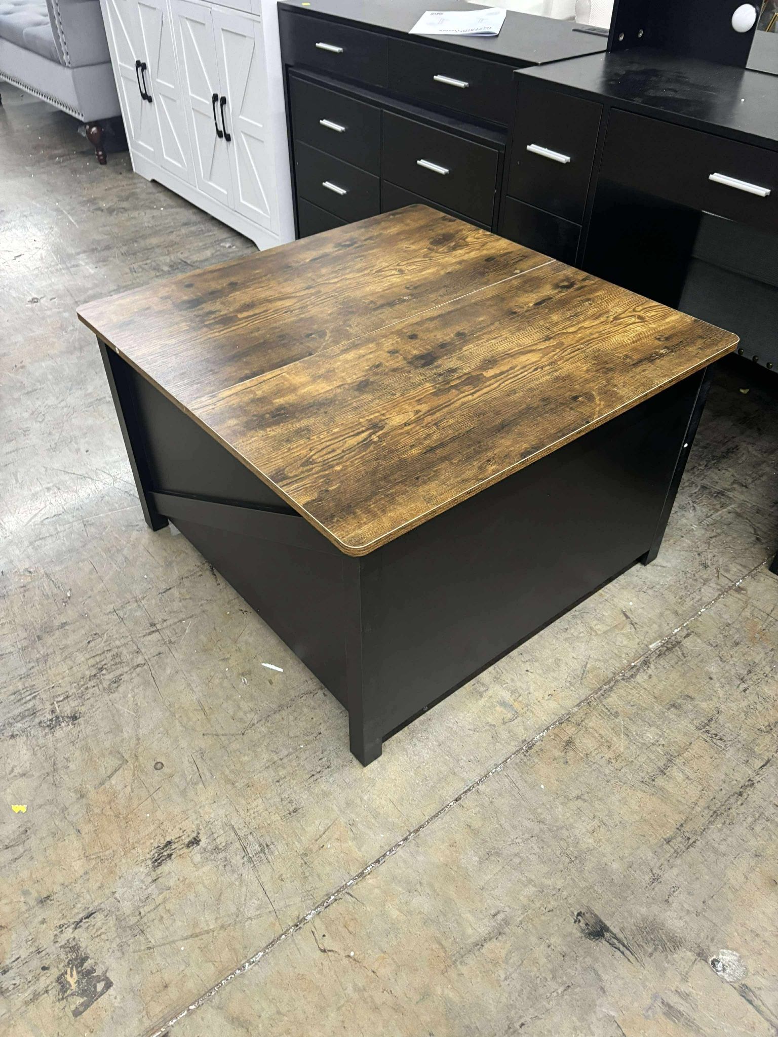 31.5 Inch Lift Top Square Coffee Table Farmhouse with Storage for Living Room