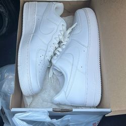 White Air Force 1 - 8.5 OBO