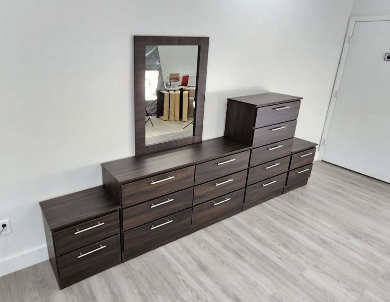 Dresser Whit Mirror, Chest And 2 Nightstands - Cómoda Con Espejo , Gavetero Y 2 Mesitas De Noche
