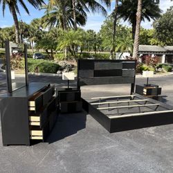 Beautiful Bedroom Set King Size Solid Wood Black Color Like New By Coaster Fine Furniture