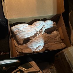 New balance 9060 White 9.5 Males 