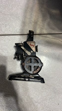 THE 9.5MM PATHÉSCOPE IMP CINE PROJECTOR vintage 1934