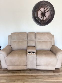 Power reclining sofa excellent condition