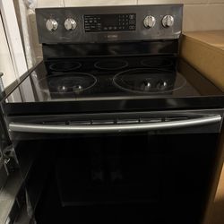 Samsung Electric Stove – Smooth Glass Top – Excellent Condition