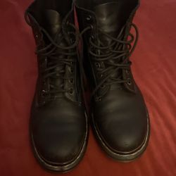 Doc Martens Size 8 Men’s Women’s 9