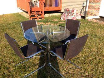 41.5" GLASS TABLE WITH 4 CHAIRS