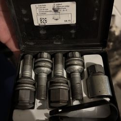 2015 Audi Q7 Quattro Premium Wheel Bolts