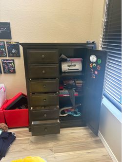 Storage Dresser with shelves, solid wood, great condition