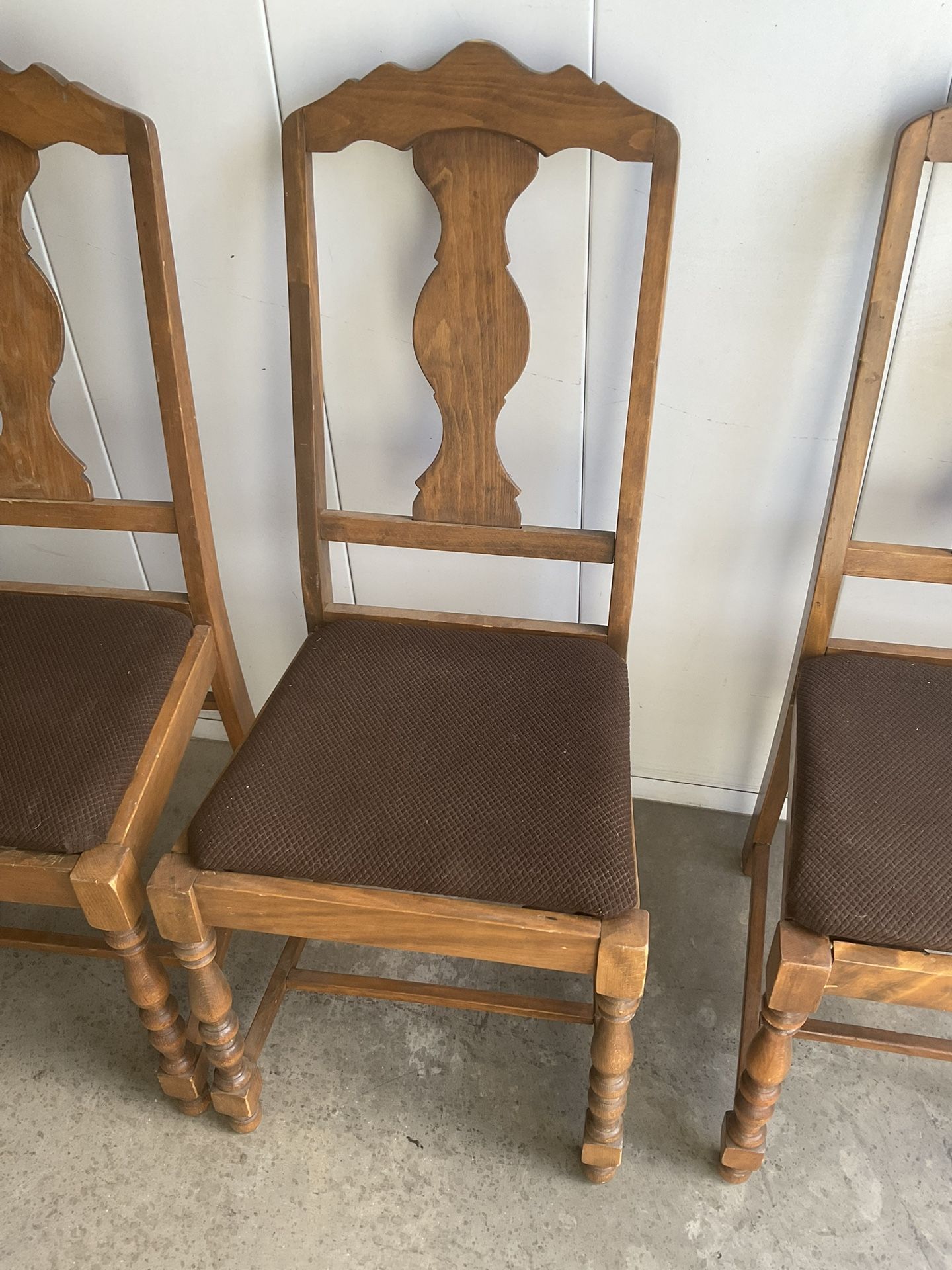 4 Antique Chairs With Cushions