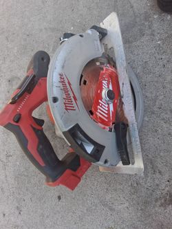 Milwaukee Brushless Cordless Circular Saw