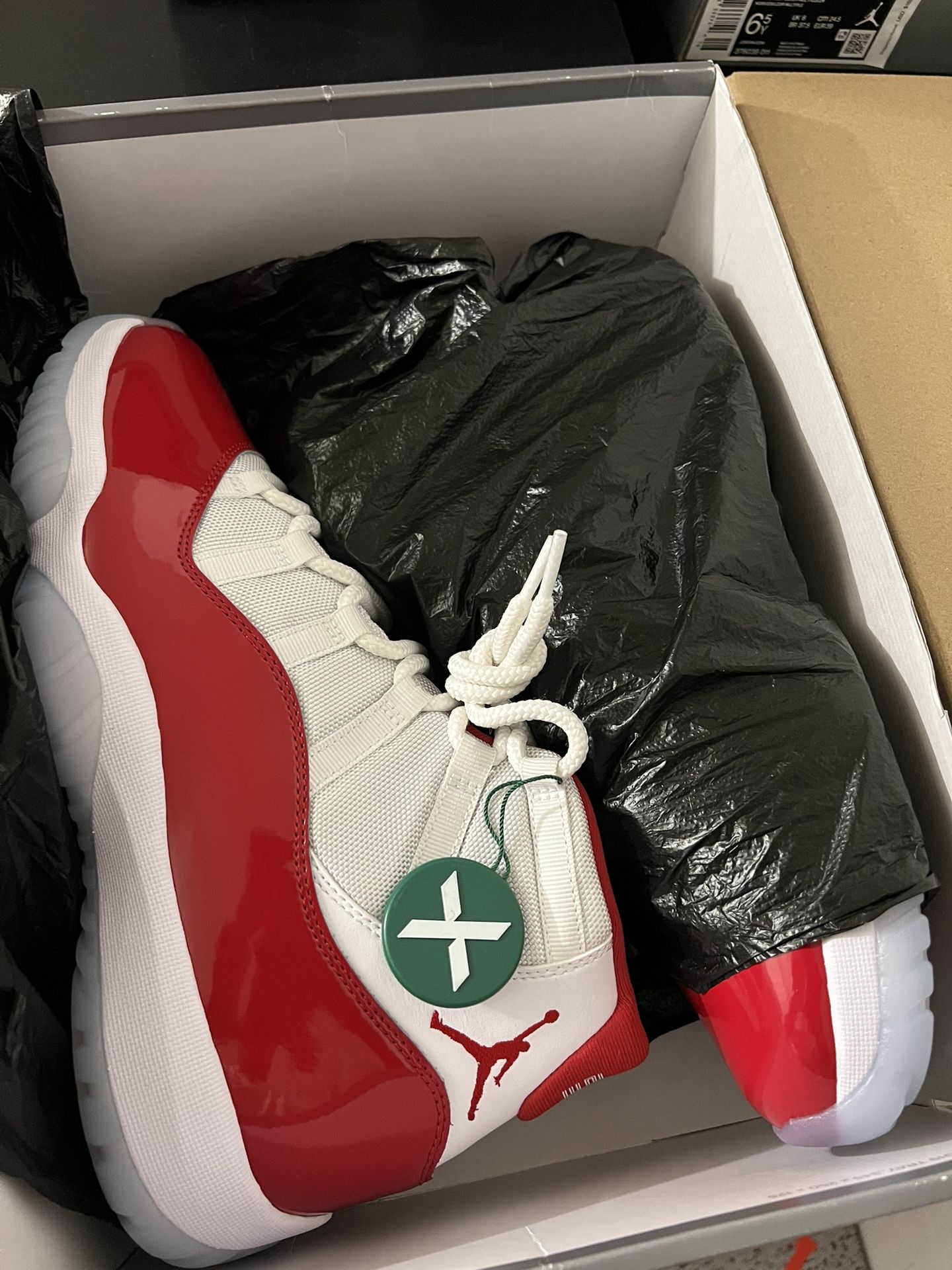 Jordan 11 Cherry 