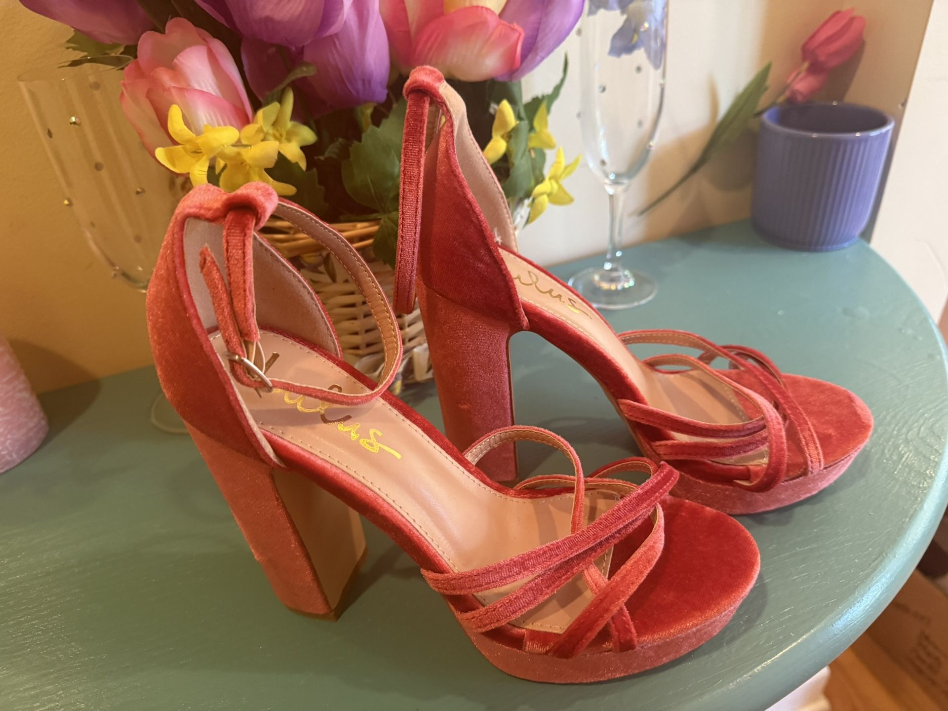 LULU’s Coral Velvet Heels Brand New!! Size 7