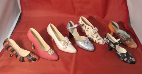 7 Miniature Shoes.