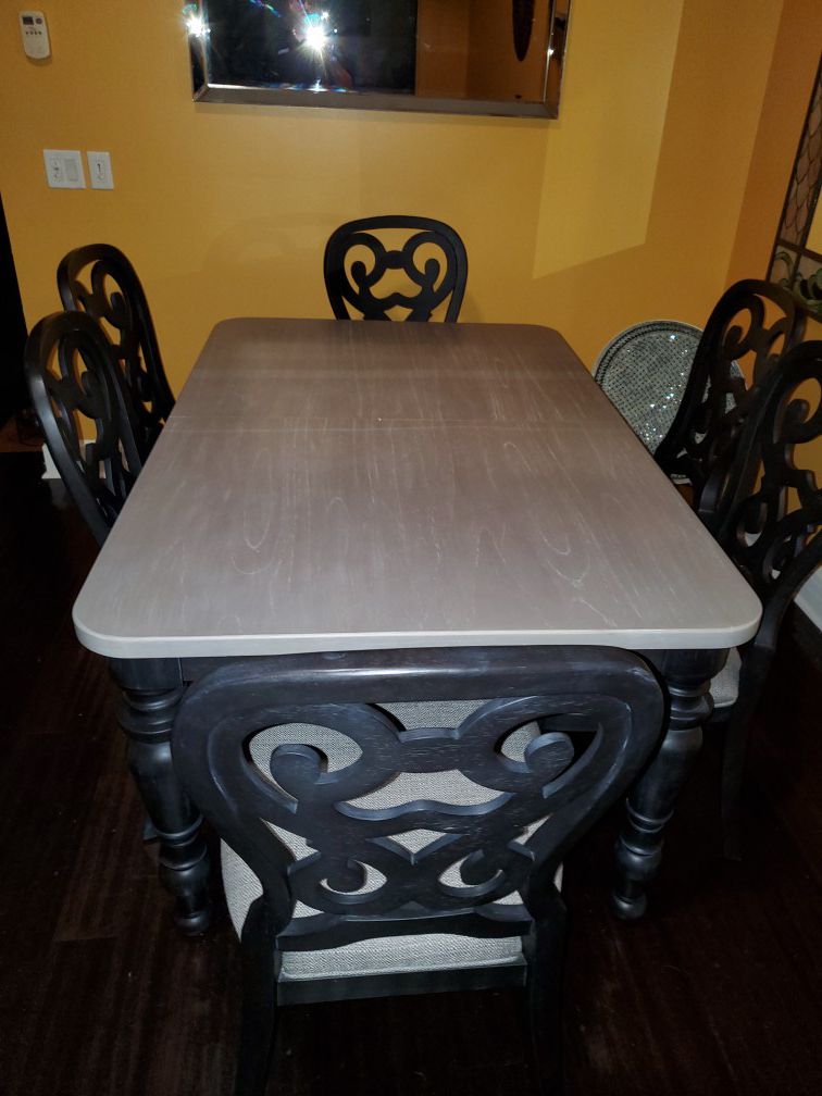Dining room table with 6 chairs from rooms to go