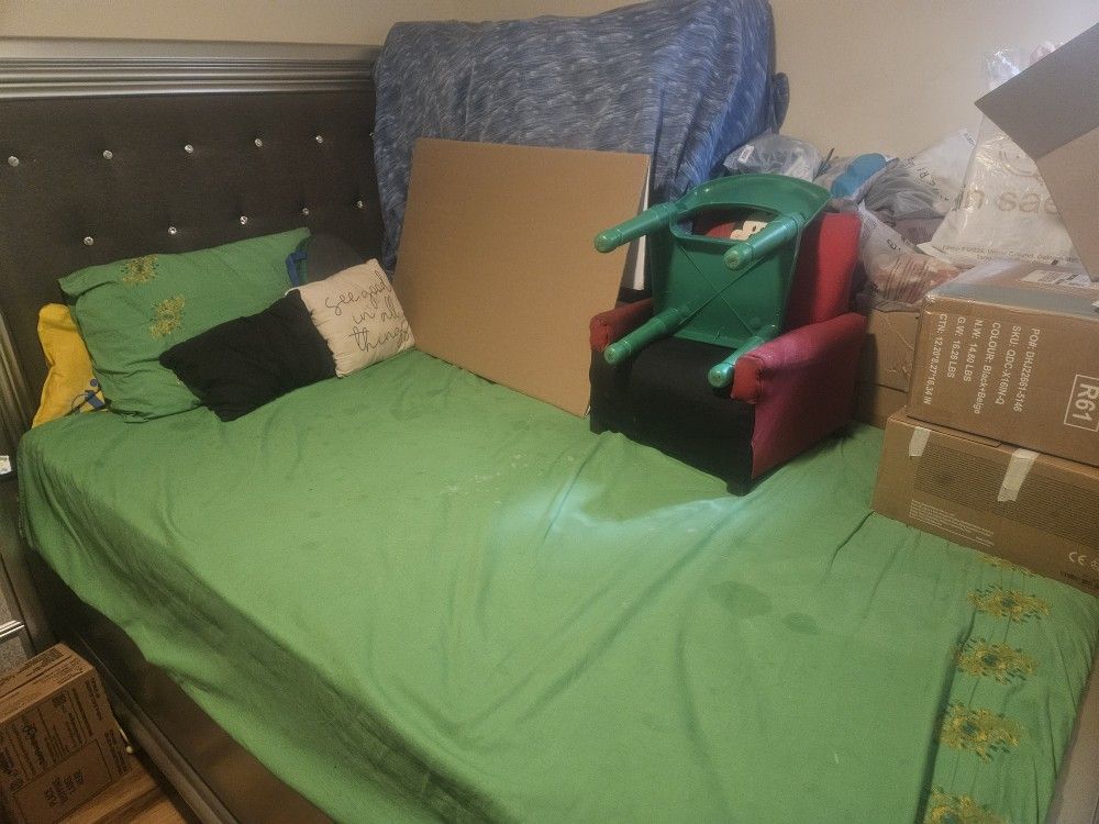 Complete Bed Room Set ( Ashley Furniture)