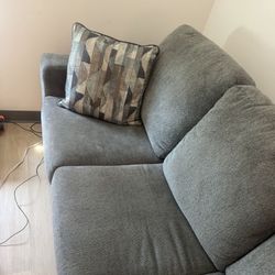 Couch - Mint Condition / No Pets 
