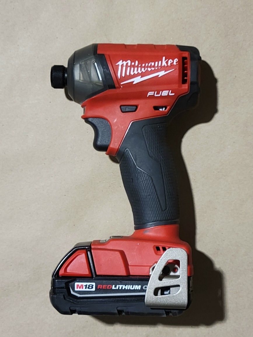 Milwaukee M18 Fuel 1/4 Surge Impact W/2.0 Battery