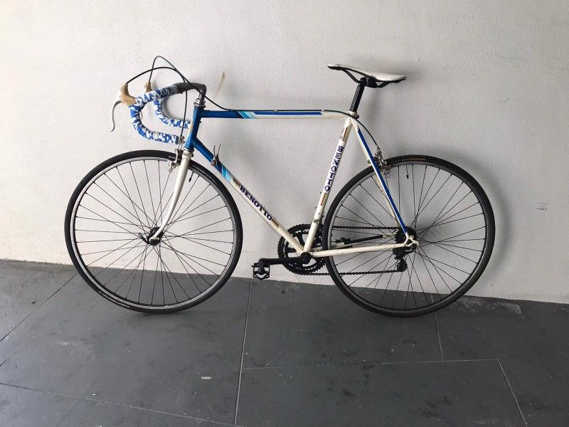 Ruban De Guidon Benotto Rouge Lisse - Modèle Violoncelle Pour Vélo Route - Vintage Neuf En Boîte