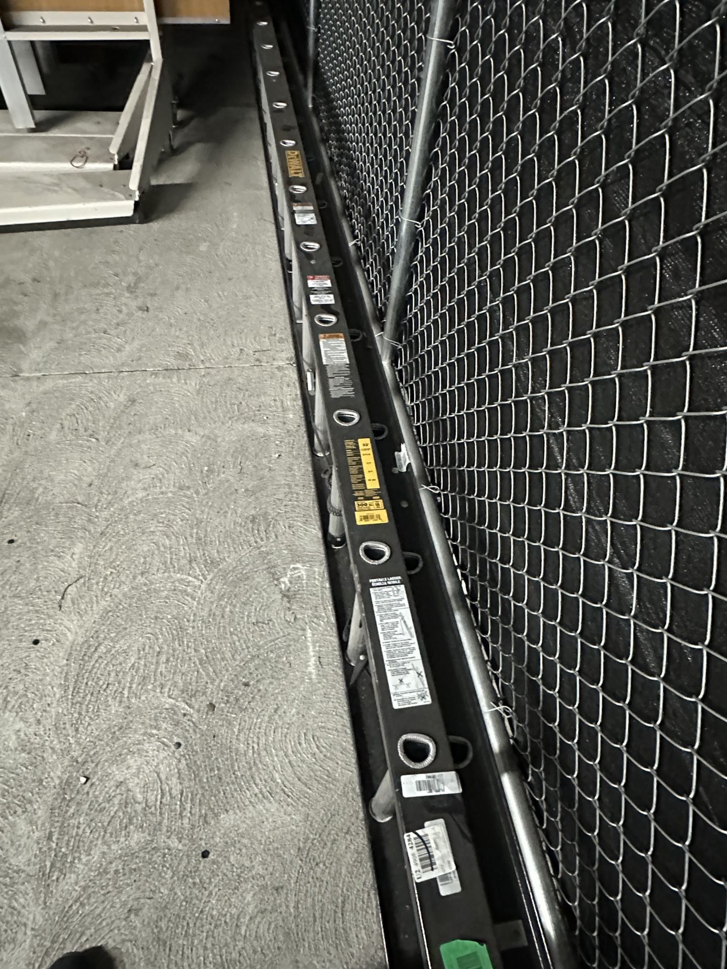 32 Ft Dewalt Ladder New