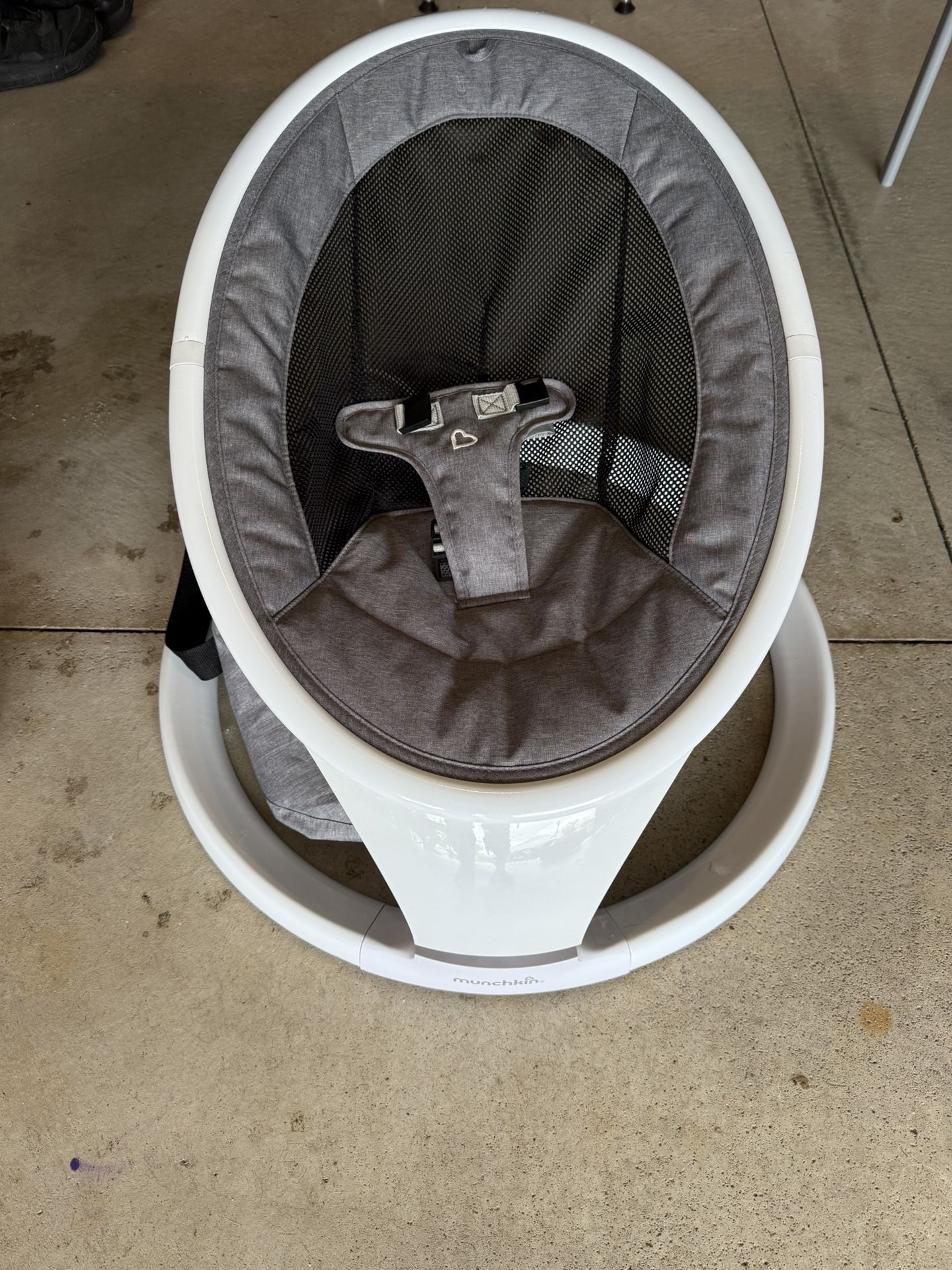 Munchkin Bluetooth Enabled Baby Swing