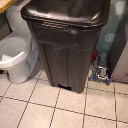 BRAND NEW 45 GALLON HDX TRASH CAN