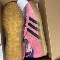 size 7 womans sambas