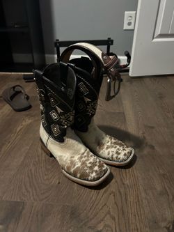 boys rock em boots cow hide  size 7.5