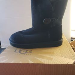 Ugg Bailey Button Size 8